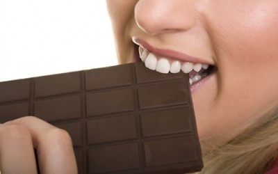 Количество нобелевских лауреатов в стране зависит от уровня употребления шоколада